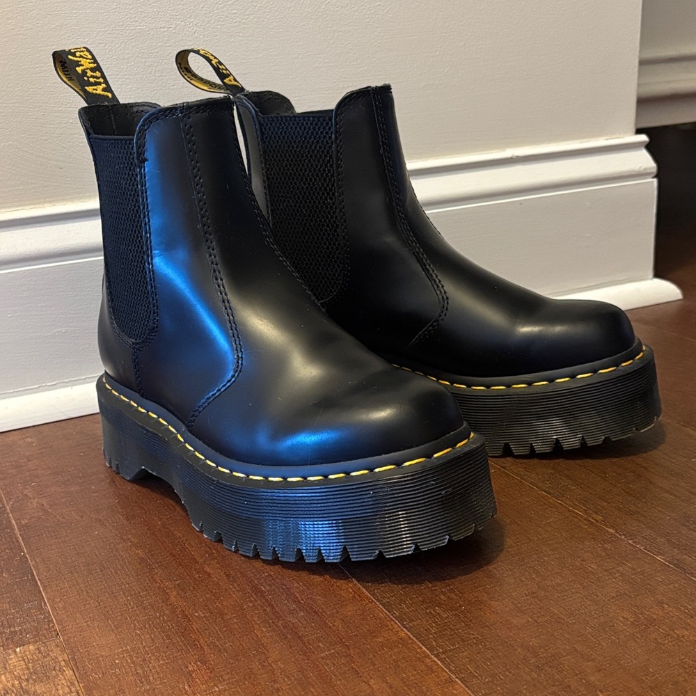 Dr. Martens 2976 Chelsea platform boots